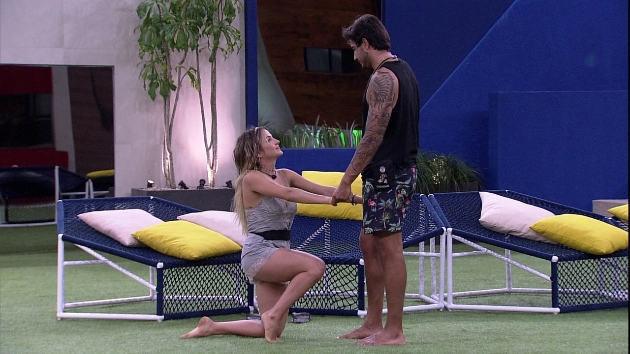 BBB20: Gabi pede Guilherme em namoro e reação do brother viraliza