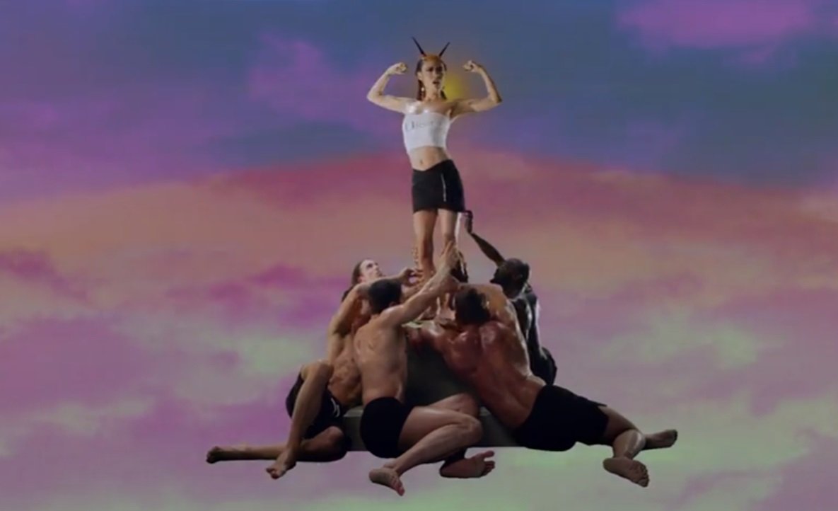 Após remix com Pabllo Vittar, Rina Sawayama lança clipe de "Comme Des Garçons (Like the Boys)"