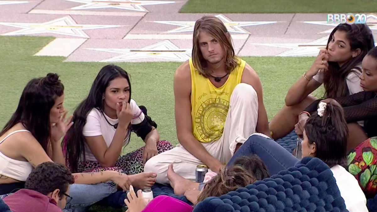 BBB20: O mocinho virou vilão? Daniel assedia Gizelly e internautas pedem expulsão do brother