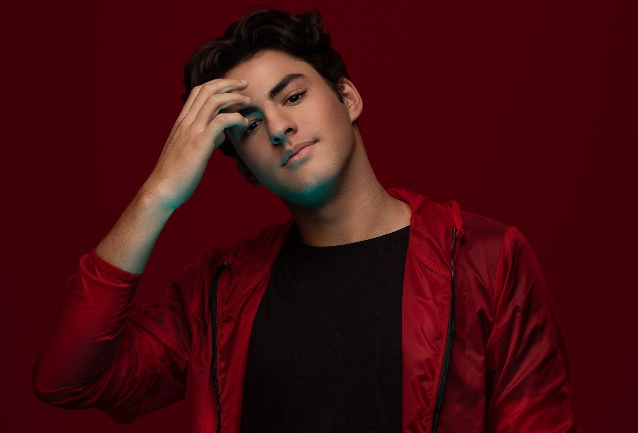 Lucas Pretti comemora um ano de lançamento do seu primeiro single com novo remix