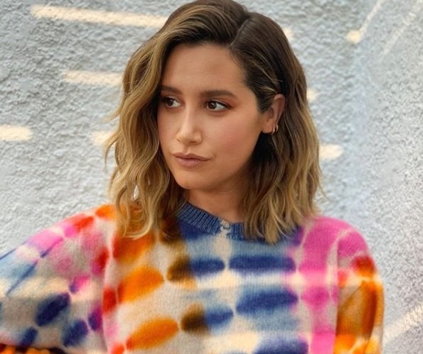 Ashley Tisdale revela estar grávida de seu primeiro filho