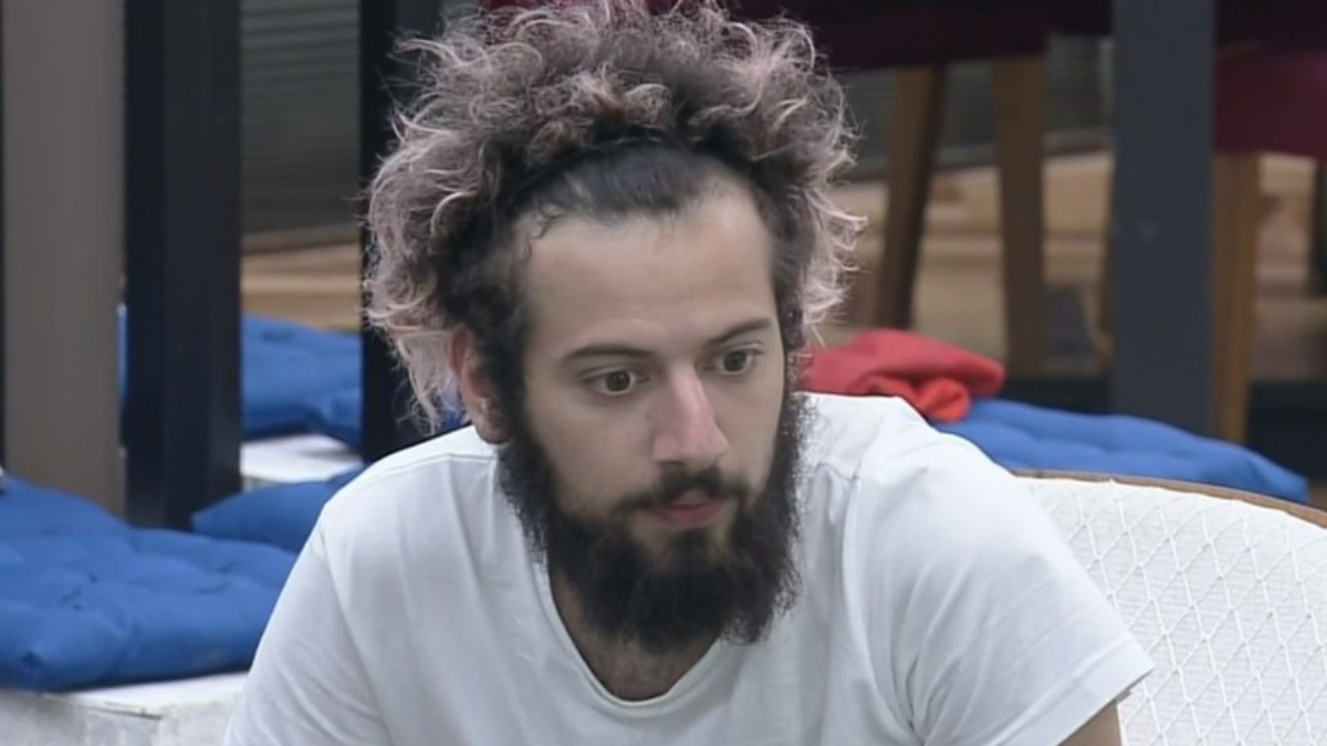 A Fazenda: Cartolouco se assume bissexual