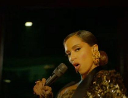 Imagem do post: Anitta faz performance épica na TV norte-americana com participações de Cardi B e Myke Towers