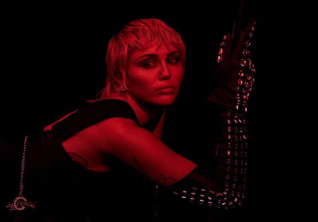 "Plastic Hearts", novo álbum de Miley Cyrus, chega à internet