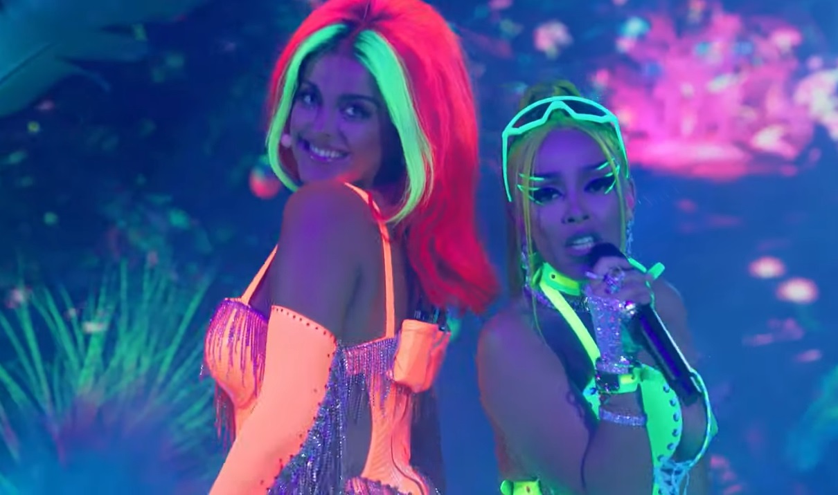 Imagem do post Com muita cor, Bebe Rexha e Doja Cat realizam primeira performance de “Baby I’m Jealous”