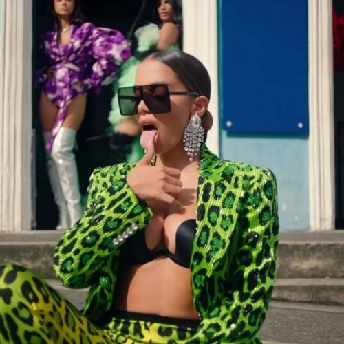 Imagem do post: Anitta flagra “Me Gusta” tocando em rádio de Miami