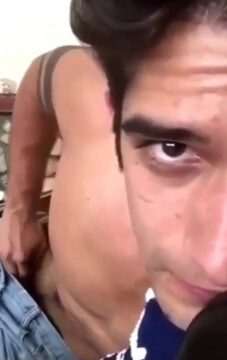 VÍDEO | Tyler Posey revela que já fez oral em homem e usou vibrador