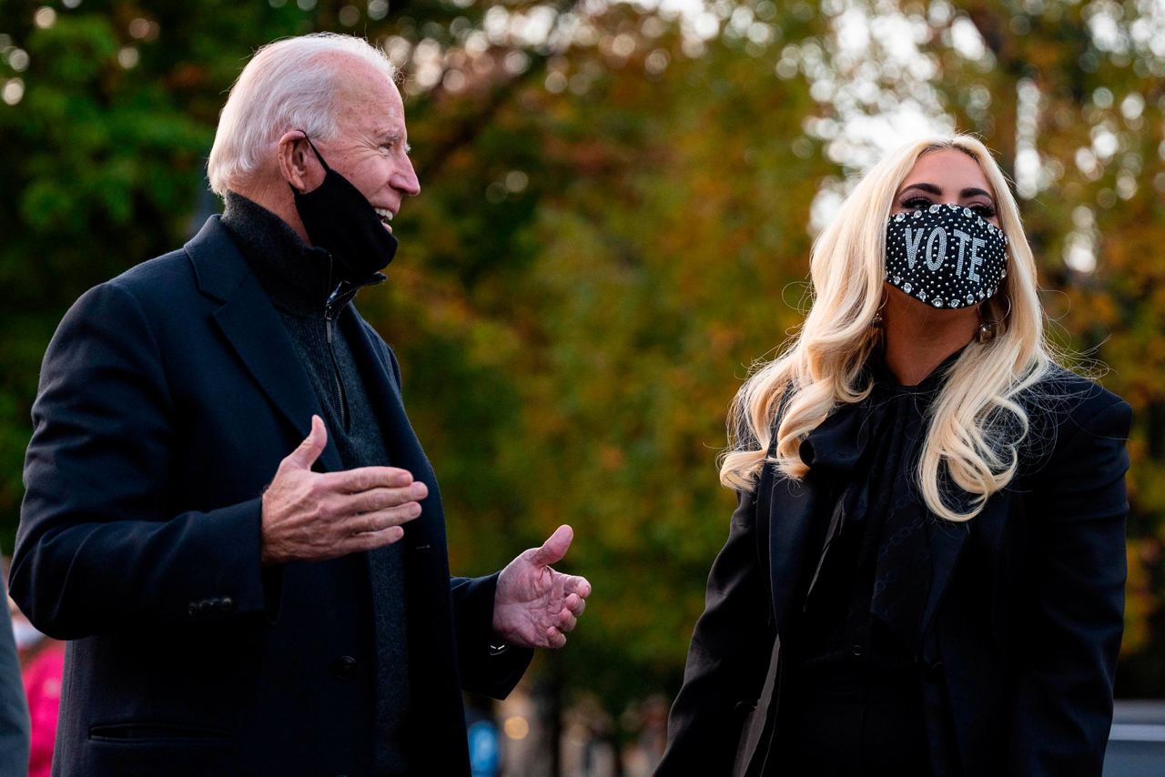 Imagem do post Lady Gaga comparece à comício de Joe Biden e rouba a cena