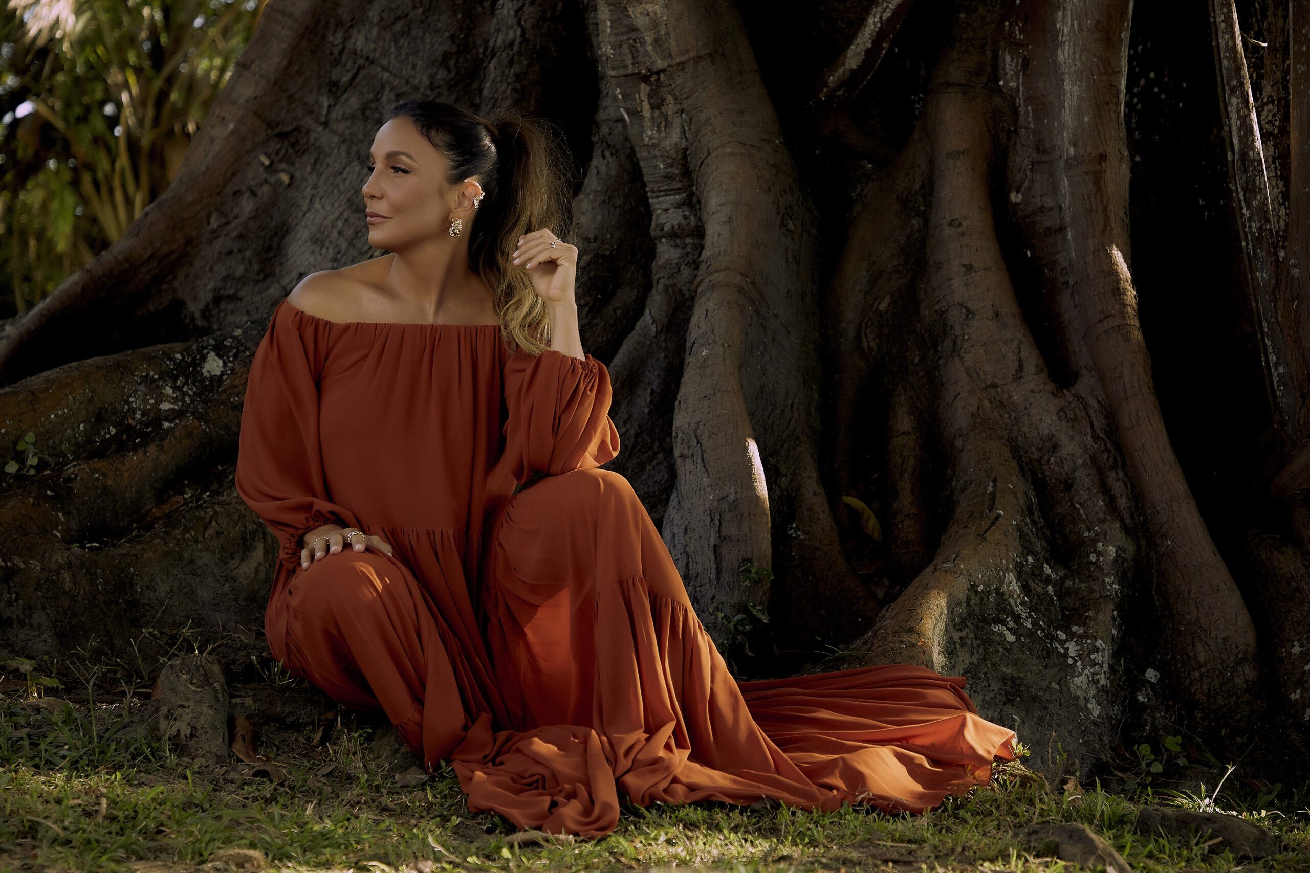 Ivete Sangalo no clipe de "Mulheres Não Têm Que Chorar" (Foto: Divulgação)