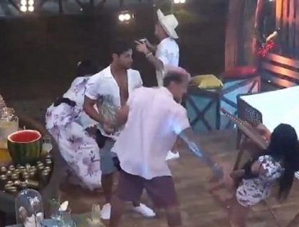 Imagem do post: ‘A Fazenda’: MC Mirella exagera na bebida, leva tombo na festa e corta o pé