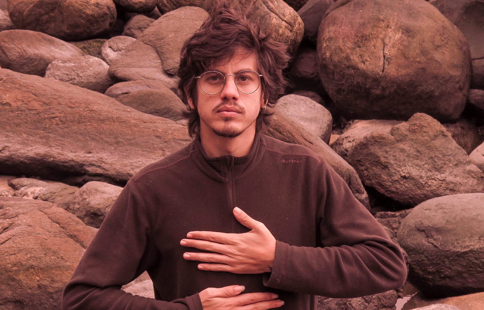 Ian Cardoso lança “Devoto Franco”, seu primeiro disco solo