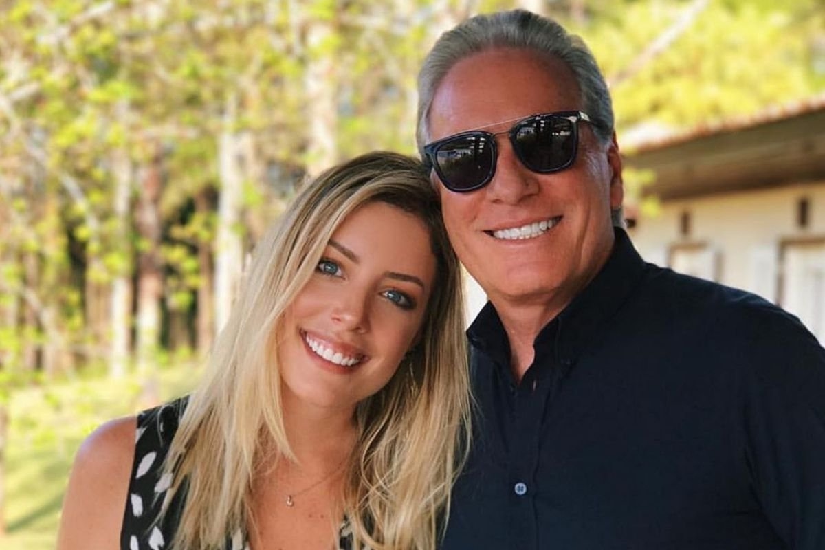 Filha de Roberto Justus usa máscara 'estilosa' de tricô e contrai coronavírus: "Me sentindo idiota"