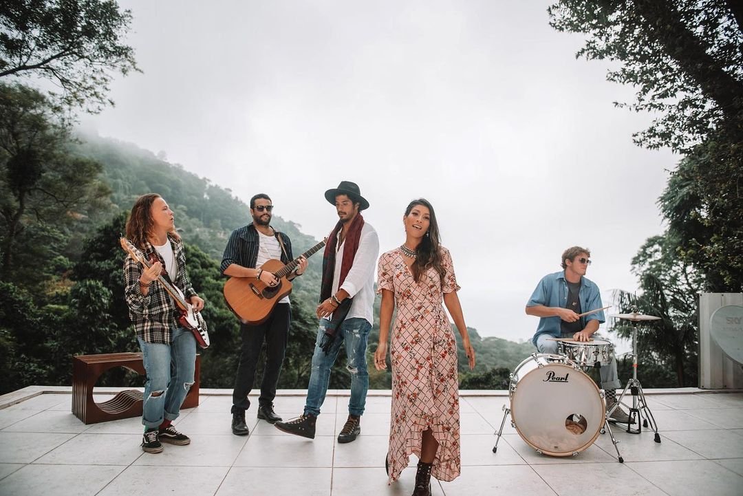 Banda Fuze e Gabi (Foto: Reprodução/ Instagram @bandafuze)