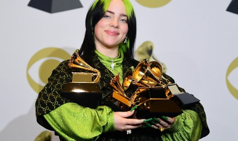 Billie Eilish cancela oficialmente sua turnê "Where Do We Go", entenda