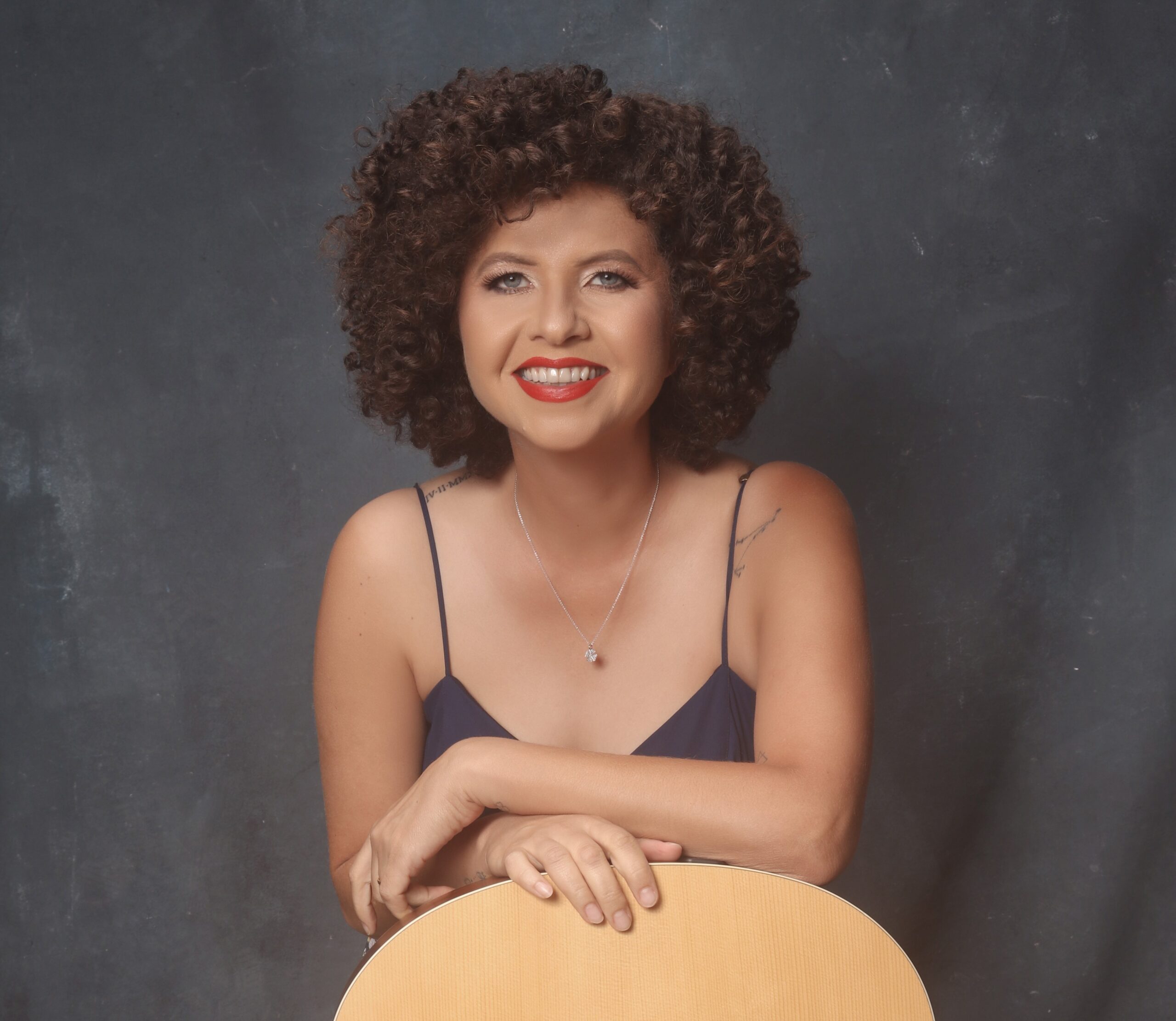 Imagem do post ENTREVISTA | Roberta Campos comenta detalhes sobre seu EP, “Só Conheço O Mar”