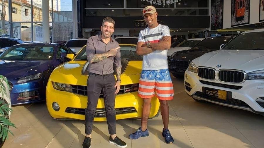 Empresário paulistano, Tiago Tcar ganha fama ao vender carros para artistas