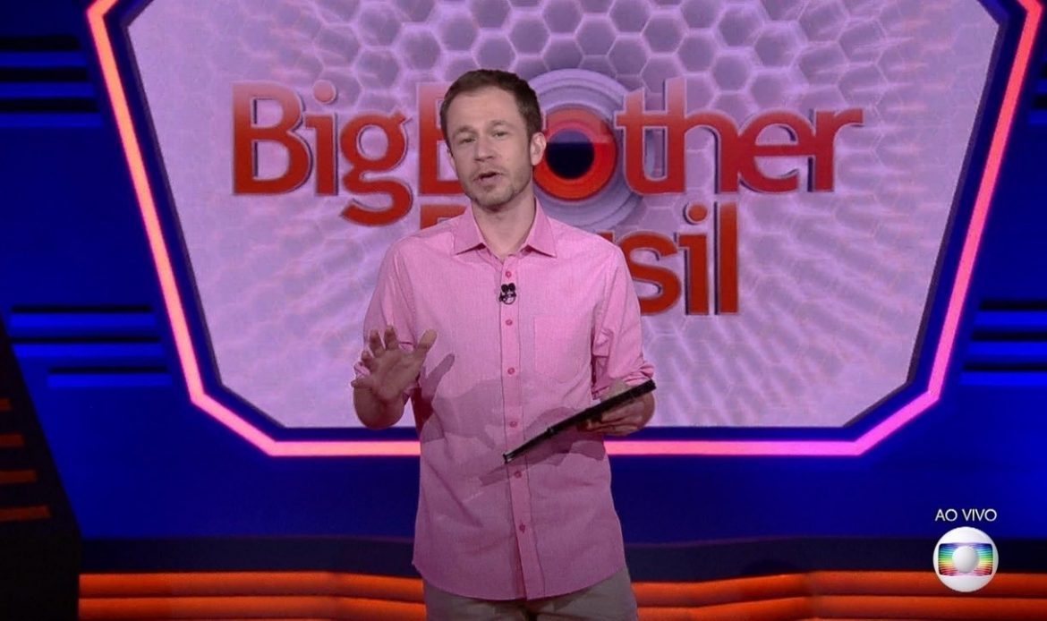 bbb21: Tiago Leifert no estúdio do Big Brother Brasil (Foto: TV Globo)