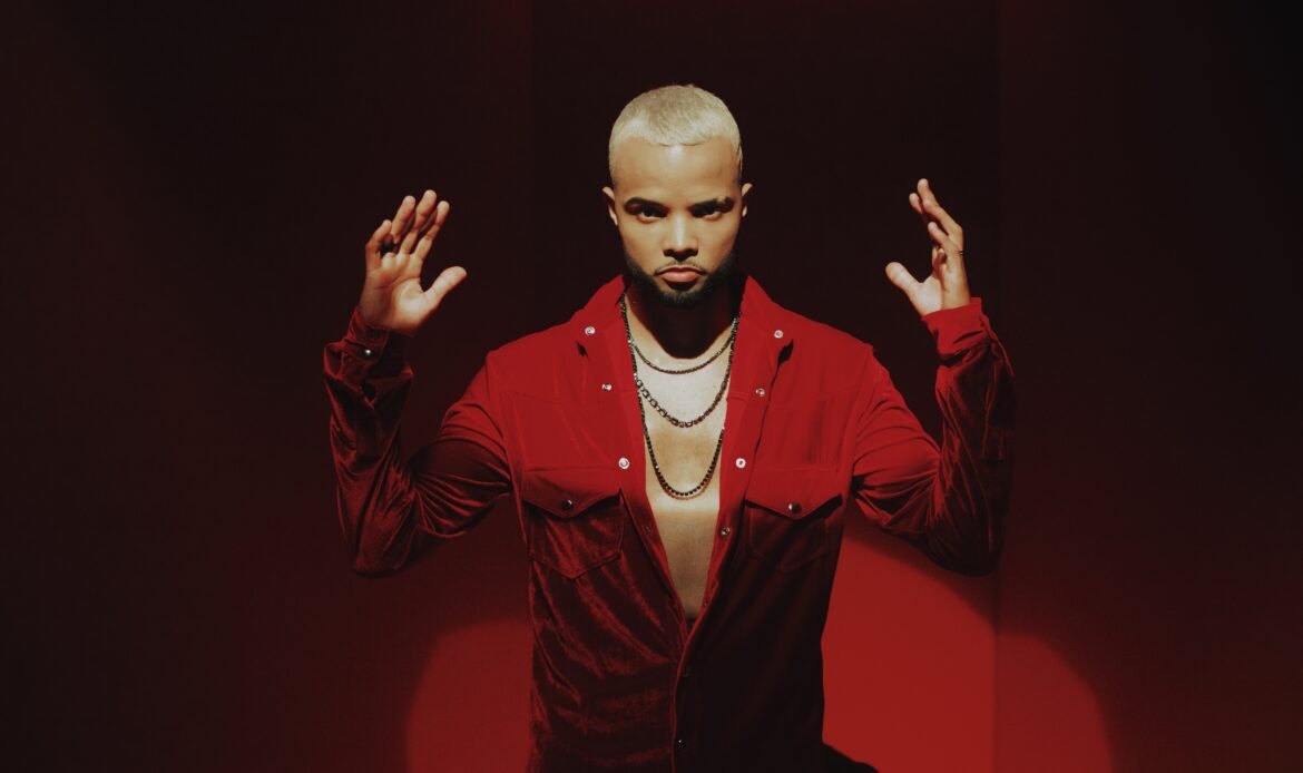 MC Zaac no clipe de "Sensualize (eazy)" (Foto: Gabryel Sampaio)