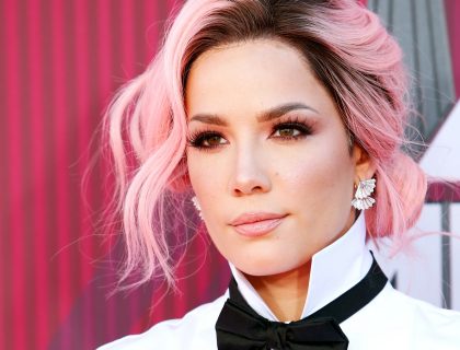 Imagem do post: Halsey anuncia lançamento de sua própria linha de maquiagens