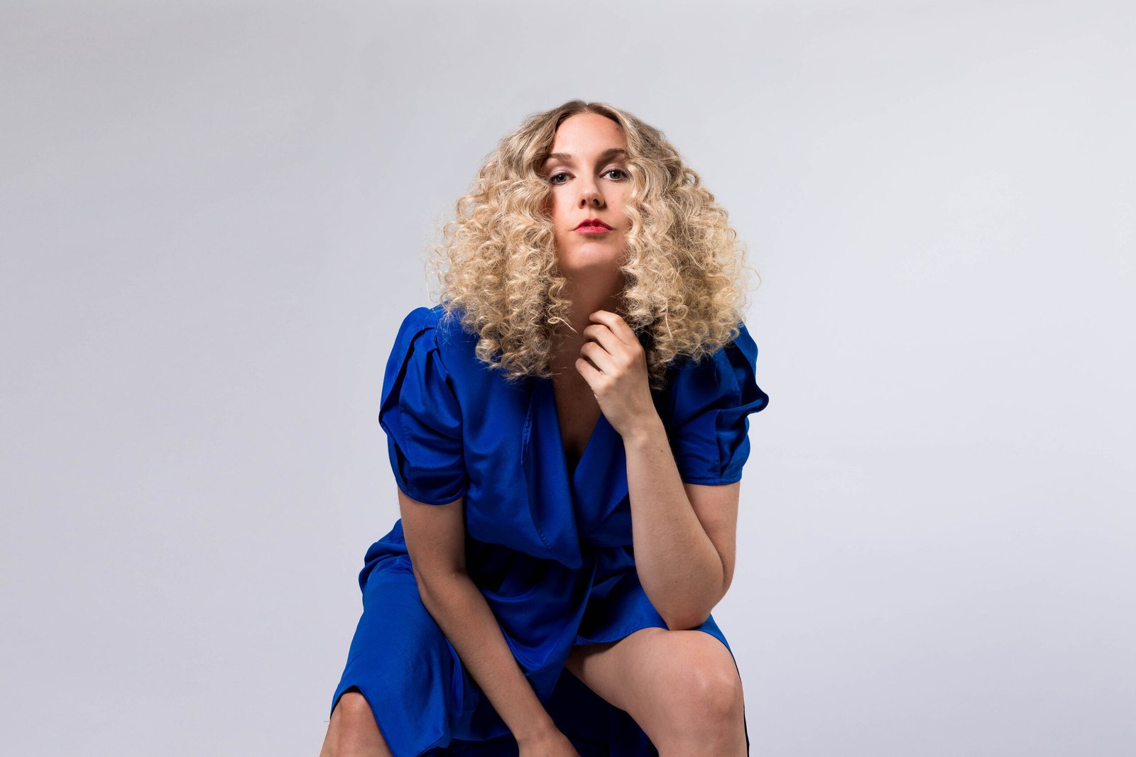 Julie Neff se liberta em seu segundo EP: ouça "Over It"