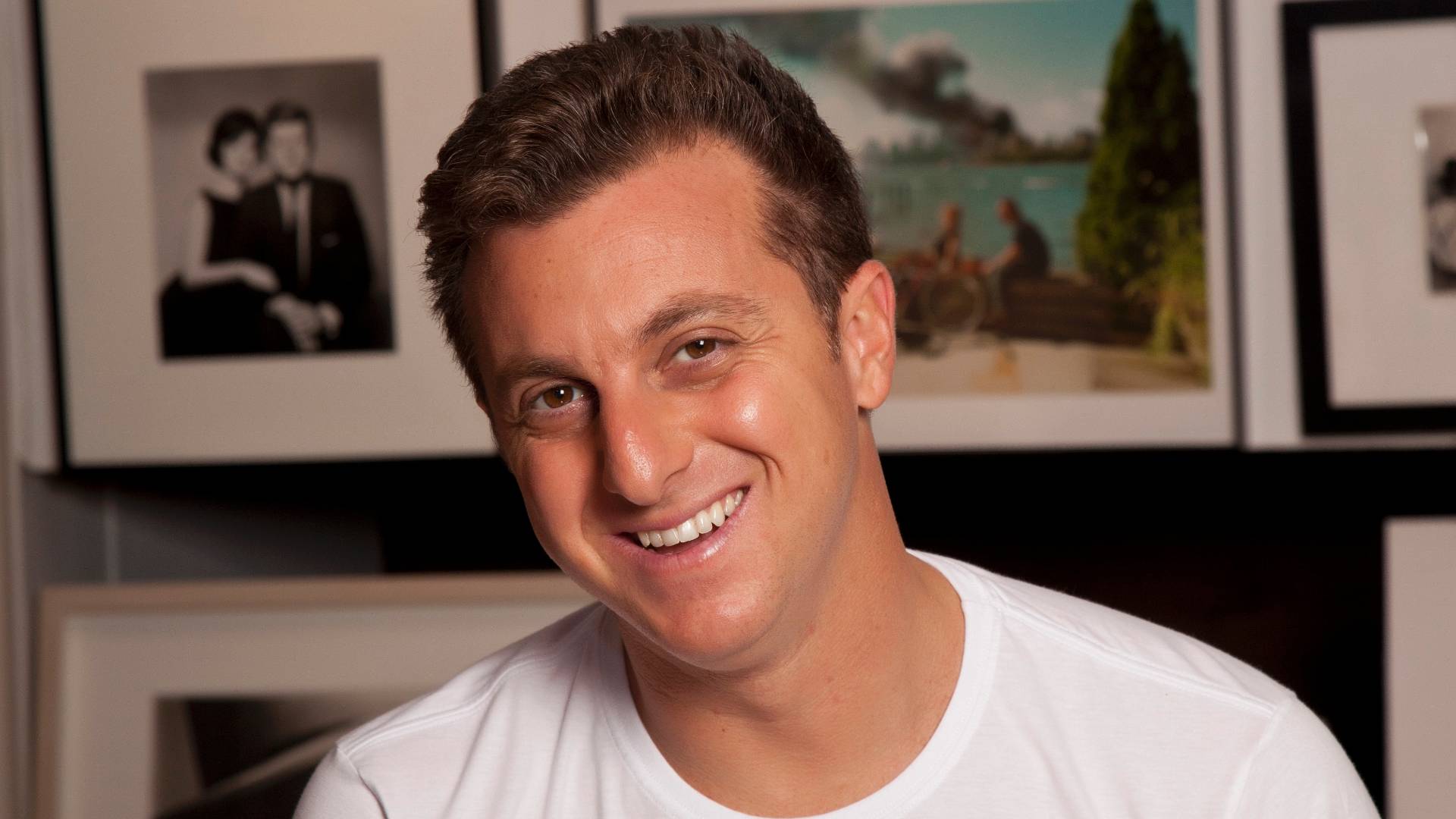 Luciano Huck escolhe vice e não renovará com a Globo para poder concorrer à presidência