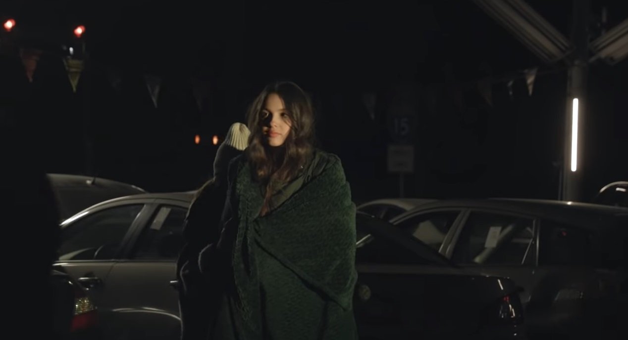 Olivia Rodrigo divulga bastidores de "drives license"