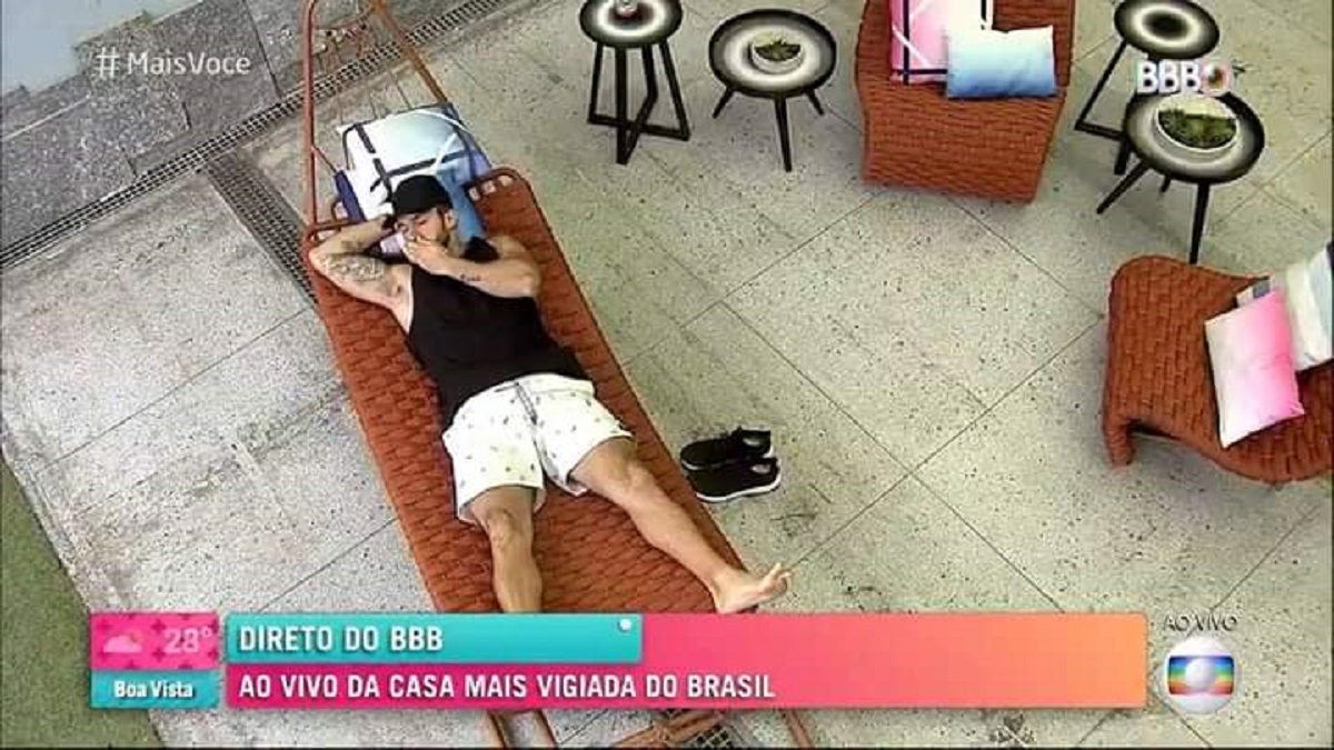 BBB21: Ao vivo no “Mais Você”, Arthur Picoli toca pênis e cheira mão em seguida; Assista