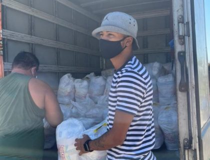 Imagem do post: Rennan da Penha distribui cestas básicas no Complexo da Penha nesta terça-feira, 30