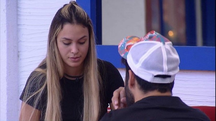 Sarah diz que não viu maldades em falas homofóbicas de Rodolffo