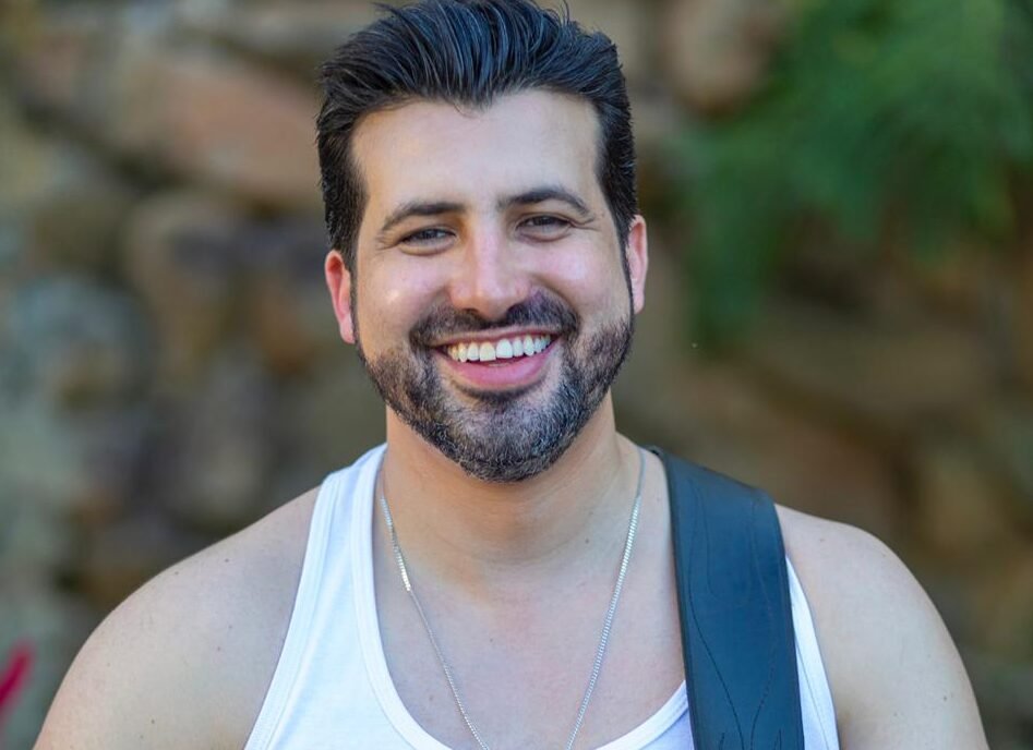 Com mensagem antiestresse, Jair Bloch experimenta novas sonoridades em novo single