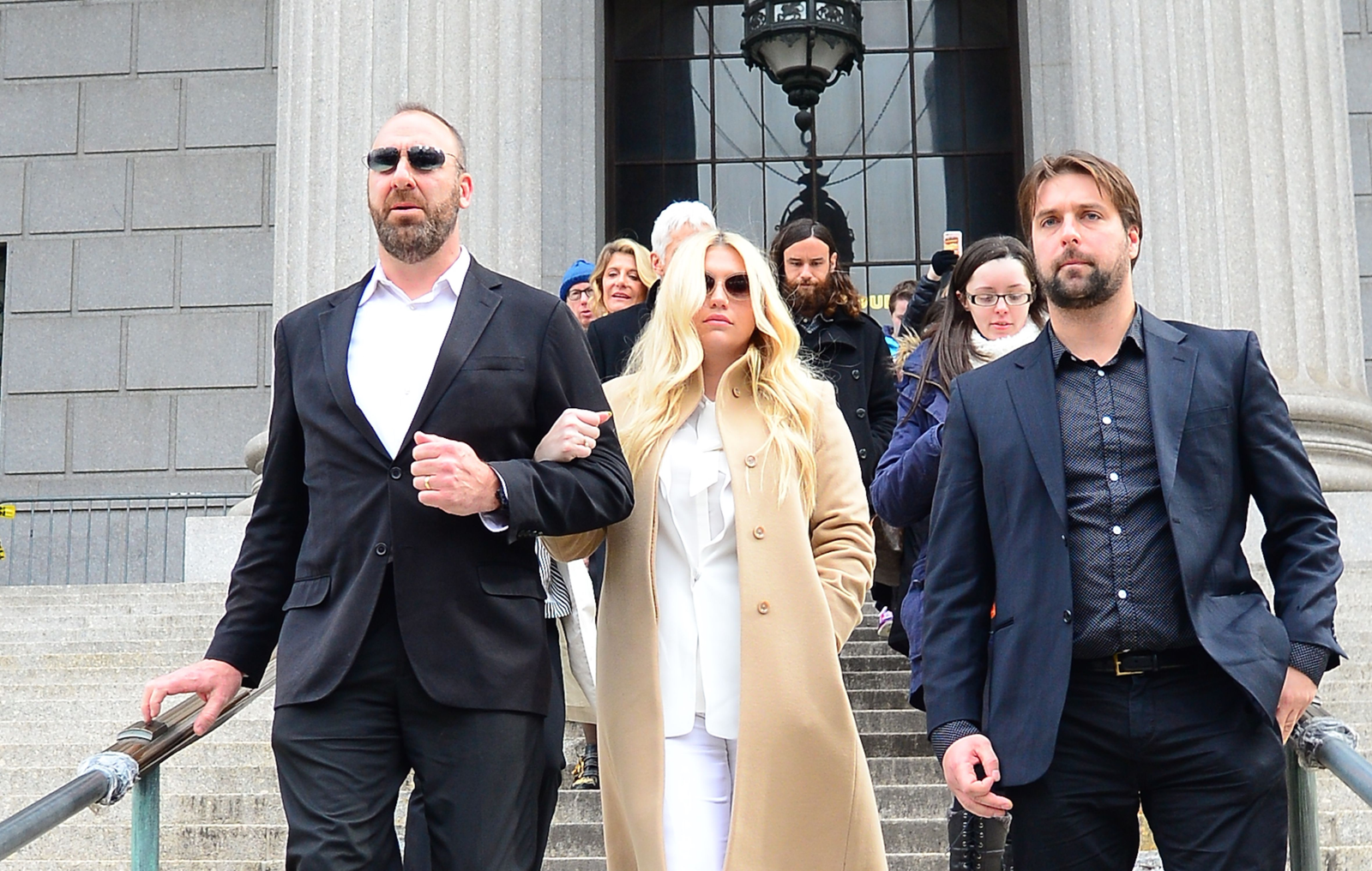 Kesha perde processo de difamação movido por Dr. Luke