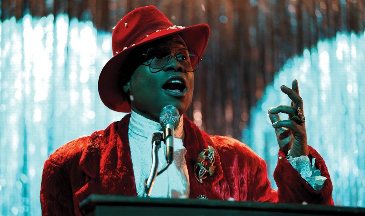 Billy Porter, astro de "Pose", revela ser soropositivo há 14 anos 46 Billy Porter como Pray Tell, na série "Pose" - Imagem: Divulgaçao/ Netflix