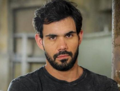 Imagem do post: Após recusar vacina e correr o risco de perder vaga em novela, Juliano Cazarré diz que tomará imunizante