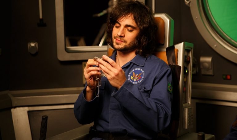 Fiuk diz que conseguiu emprego com carteira assinada após revelar dificuldades financeiras 48 Fiuk no clipe "BIG BANG" - Crédito: Bernie