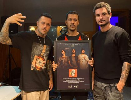 Imagem do post: 3030 recebe disco de ouro pelo álbum ‘Infinito Interno’