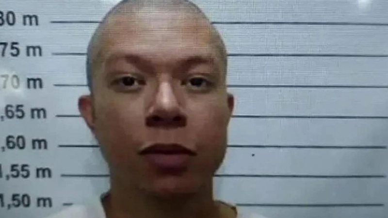 DJ Ivis cabeça raspada