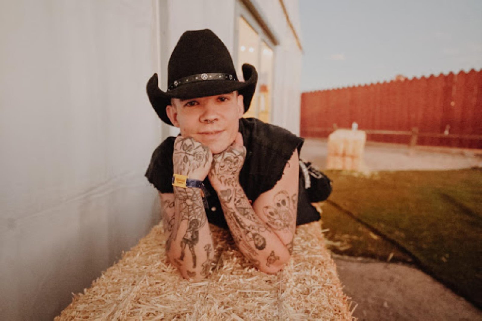 Vazam nudes de Lil Texas, DJ presente no álbum de remixes de Lady Gaga