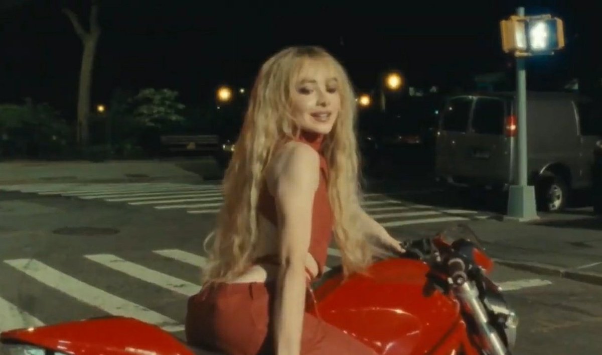 Letra e tradução de "Skinny Dipping" - Sabrina Carpenter