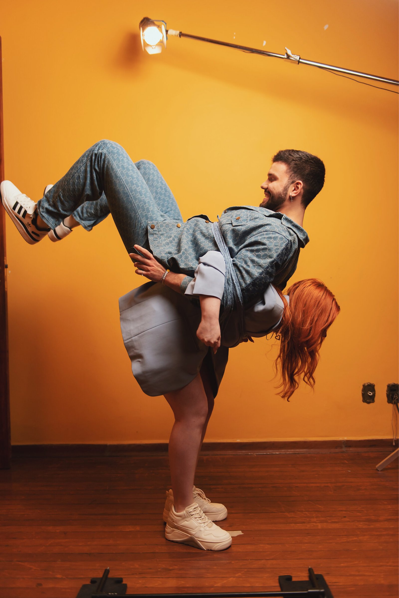 EXCLUSIVO | Confira fotos de bastidores de "Perfeita", clipe de DFONNSO