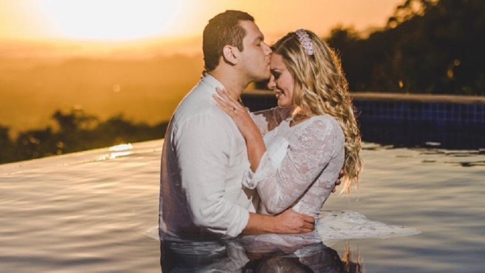 “Nos batizamos”, diz Andressa Urach ao anunciar volta à igreja com o marido