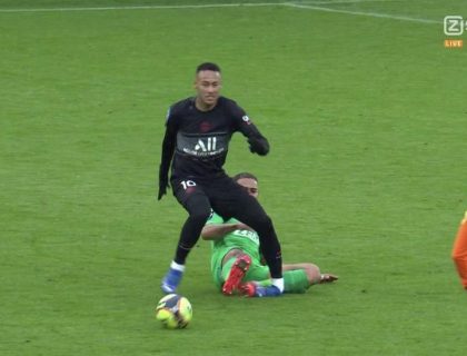 Imagem do post: Vídeo mostra o momento em que Neymar torce o pé em jogo do PSG