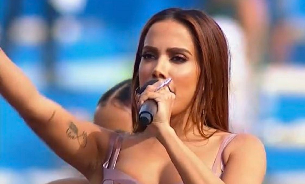 Anitta brilha em performance na final da Libertadores