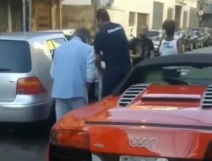 Imagem do post: Calhambeque? Carro de Roberto Carlos enguiça por falta de combustível; veja vídeo