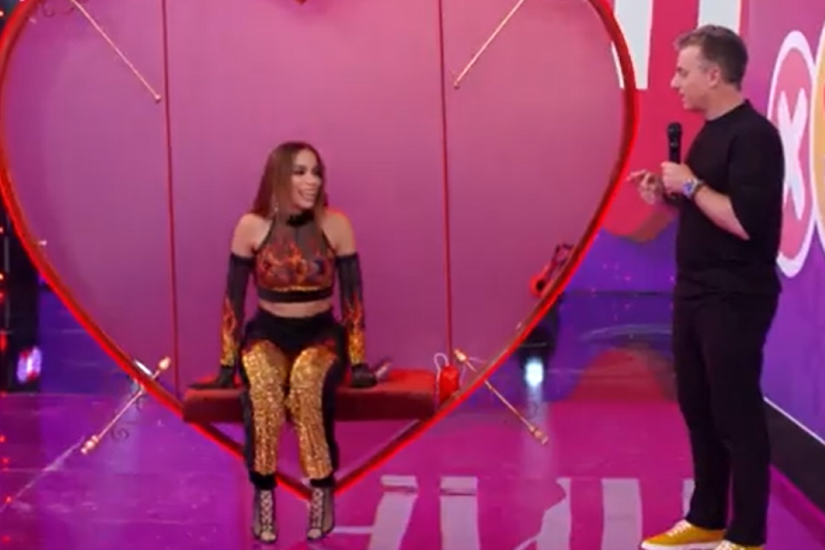 Anitta participa de quadro no "Domingão com Huck" para arrumar namorado