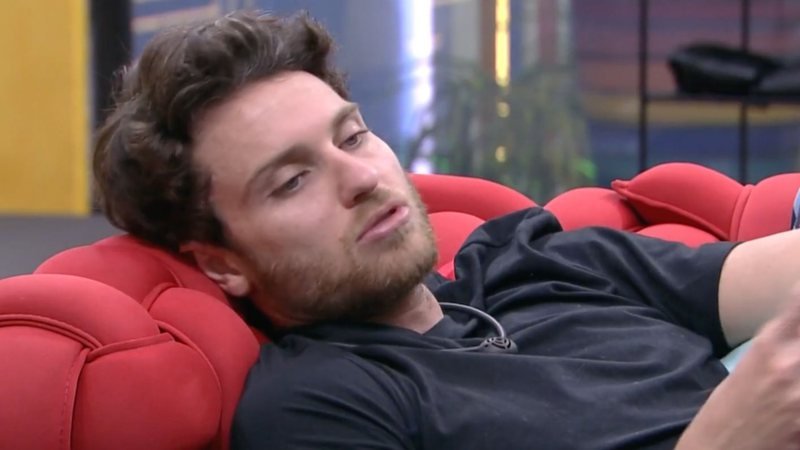 lucas detona Naiara Azevedo