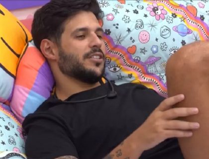 Imagem do post: BBB22: Rodrigo quase mostra demais e Vyni dispara: ‘Homem gostoso… Pa* pequeno’