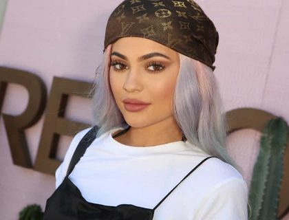 Imagem do post: Kylie Jenner é criticada após fazer voo de 3 minutos em jatinho particular