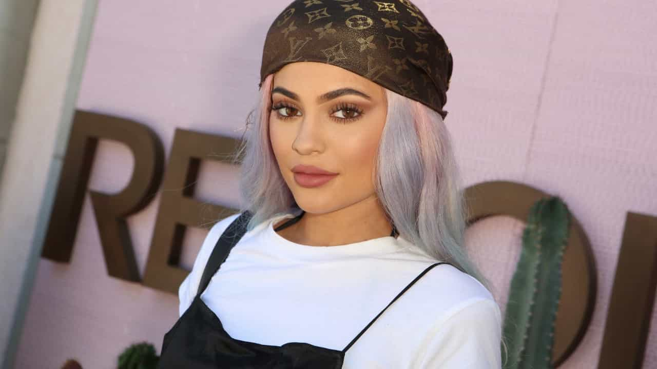 Kylie Jenner é criticada após fazer voo de 3 minutos em jatinho particular