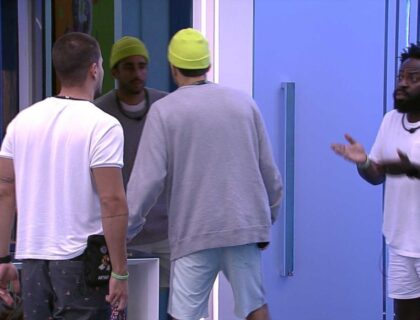 Imagem do post: BBB22: Fim da aliança? Douglas bate boca com Arthur e detona: “Moleque imbecil”; veja vídeo