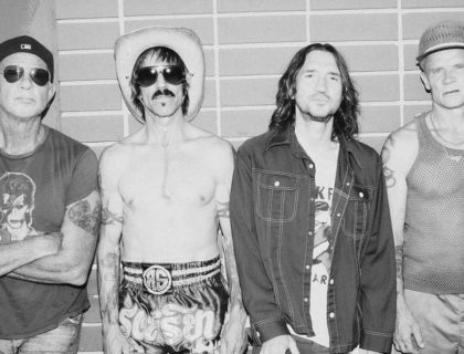 Imagem do post: Veja a letra de “The Drummer”, novo single do Red Hot Chilli Peppers